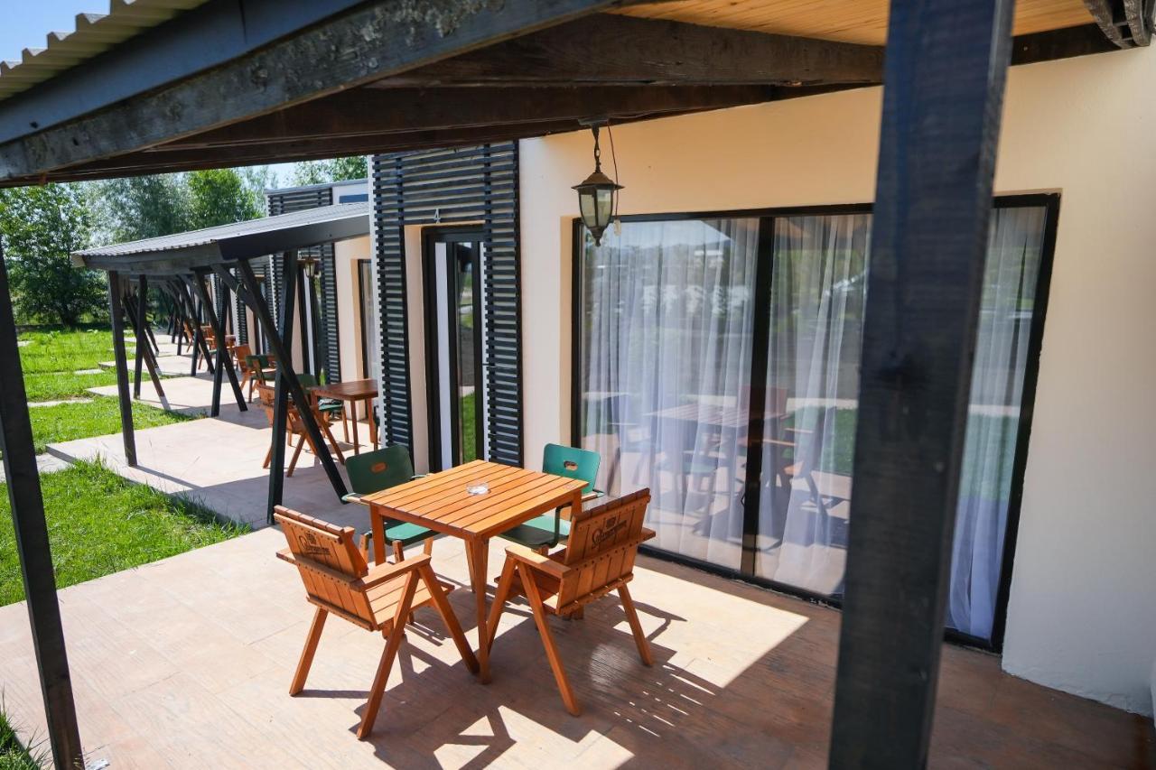 Villa Bungalowuri "Doi Cocosi " à Horezu Extérieur photo
