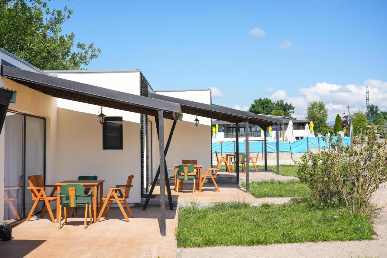 Villa Bungalowuri "Doi Cocosi " à Horezu Extérieur photo