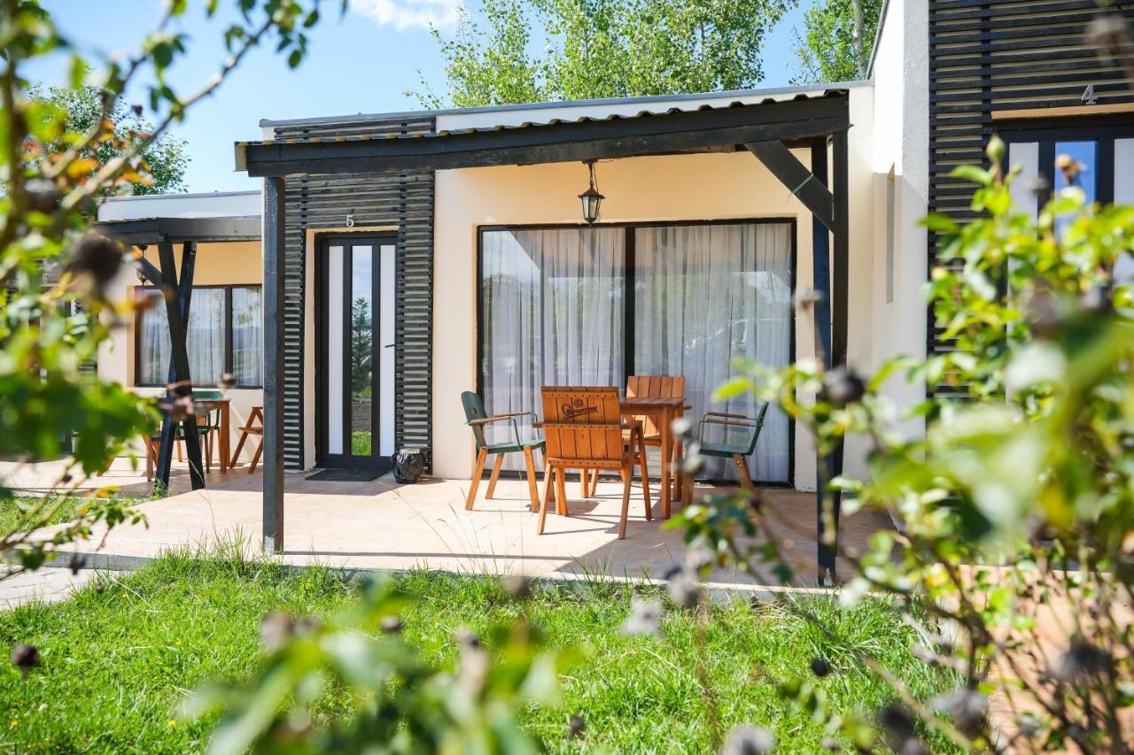 Villa Bungalowuri "Doi Cocosi " à Horezu Extérieur photo
