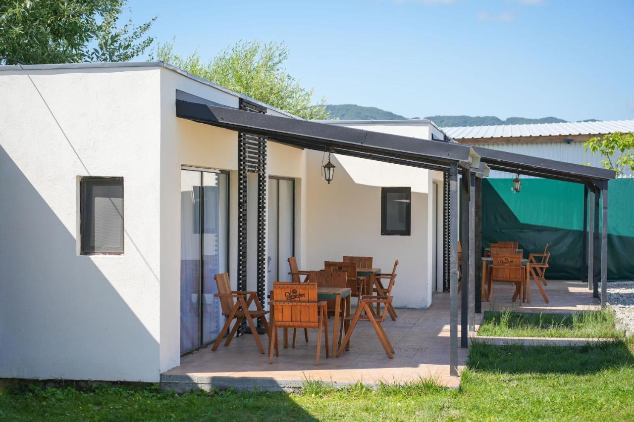 Villa Bungalowuri "Doi Cocosi " à Horezu Extérieur photo