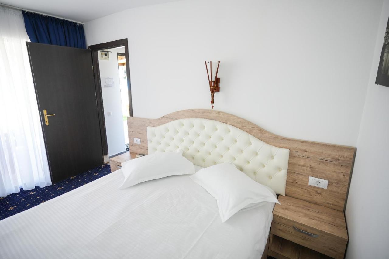 Villa Bungalowuri "Doi Cocosi " à Horezu Extérieur photo